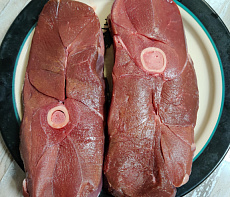 Стейк из окорока северного оленя на кости 400-800 гр